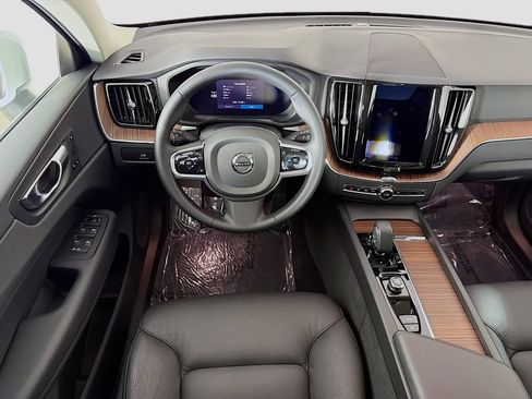 Certified 2023 Volvo XC60 B5 Plus AWD/4WD image 23