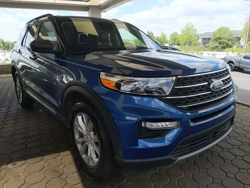 Used 2023 Ford Explorer XLT w/ Equipment Group 202A AWD/4WD image 4