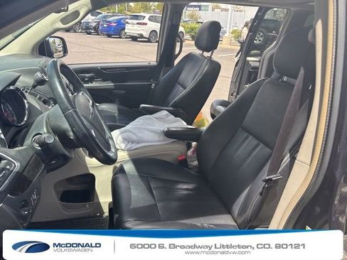 Used 2014 Chrysler Town & Country Touring-L w/ Driver Convenience Group FWD image 11