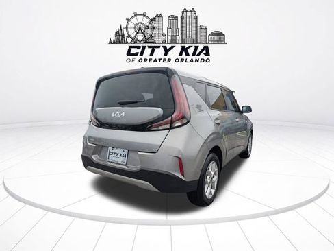 Certified 2025 Kia Soul LX w/ LX Technology Package FWD image 5