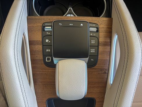 Used 2025 Mercedes-Benz GLE 350 4MATIC image 35