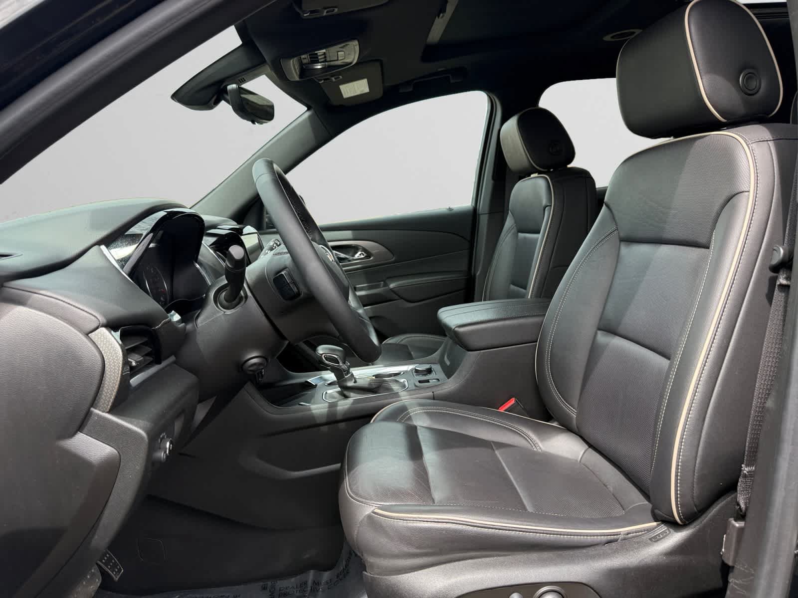 Used 2023 Chevrolet Traverse Premier FWD image 7