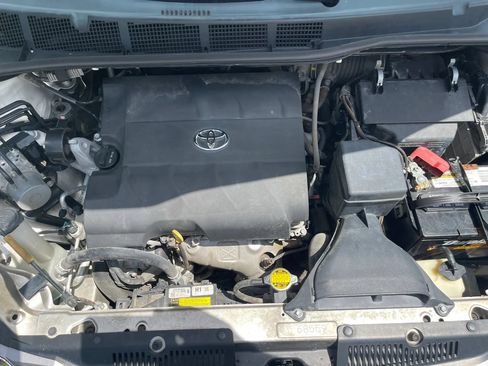 Used 2015 Toyota Sienna XLE w/ XLE Navigation Package FWD image 20