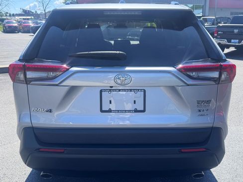 Used 2021 Toyota RAV4 XLE AWD/4WD image 4