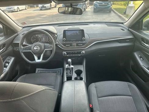 Used 2025 Nissan Altima 2.5 SV FWD image 37