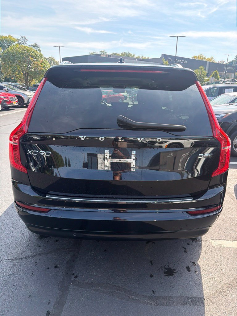 Used 2023 Volvo XC90 B5 Core w/ Protection Package Premier AWD/4WD image 7