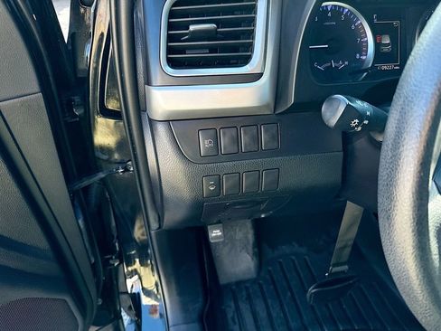 Used 2019 Toyota Highlander LE image 10