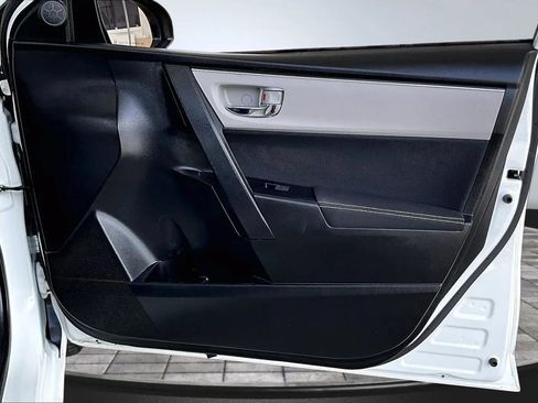 Used 2018 Toyota Corolla LE FWD image 24