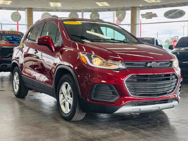 Used 2019 Chevrolet Trax LT w/ LT Convenience Package FWD image 4