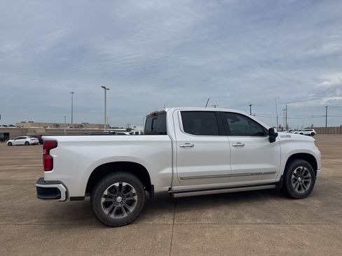 Used 2023 Chevrolet Silverado 1500 High Country w/ Technology Package AWD/4WD image 26