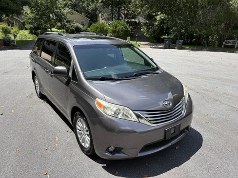 Used 2016 Toyota Sienna XLE FWD image 47