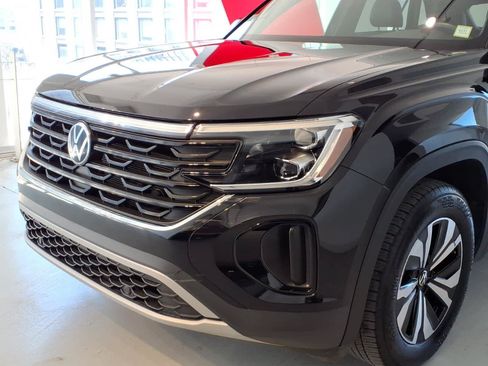 Certified 2024 Volkswagen Atlas Cross Sport SE FWD image 7