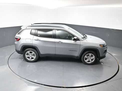 Used 2024 Jeep Compass Latitude AWD/4WD image 41