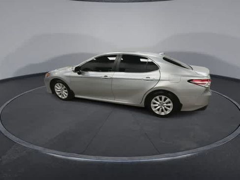 Used 2019 Toyota Camry LE w/ Convenience Package FWD image 6