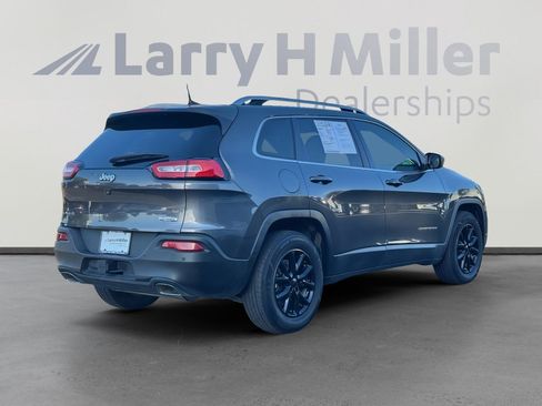 Used 2018 Jeep Cherokee Latitude Plus w/ Trailer Tow Group image 6