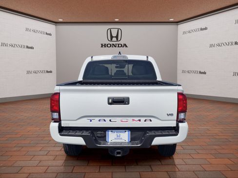 Used 2022 Toyota Tacoma SR5 w/ Technology Package RWD image 11