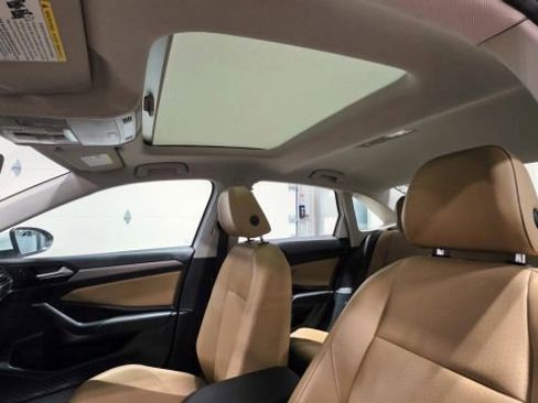 Used 2019 Volkswagen Jetta R-Line image 9