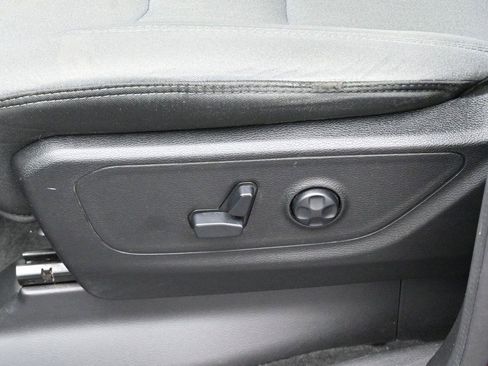 Used 2020 RAM 1500 Big Horn AWD/4WD image 13