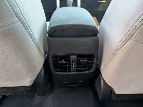 Used 2022 Toyota Corolla Cross LE image 27