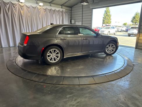 Used 2019 Chrysler 300 Touring L w/ Quick Order Package 22F RWD image 4