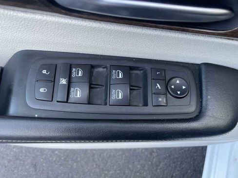 Used 2022 Chrysler Pacifica Limited image 15