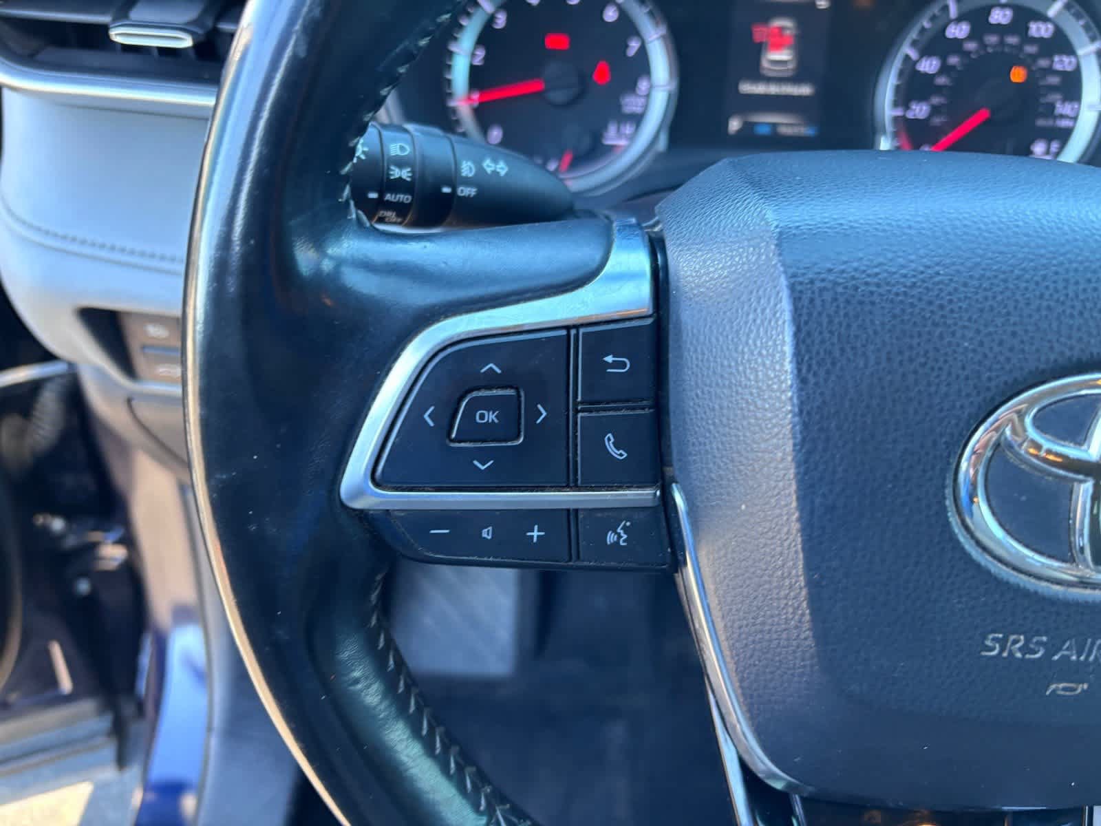 Used 2021 Toyota Highlander LE FWD image 15