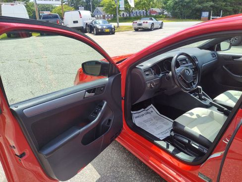 Used 2016 Volkswagen Jetta Sport w/ Lighting Package image 12
