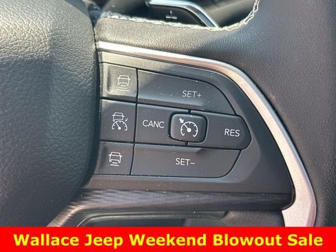 Used 2025 Jeep Grand Cherokee Laredo X RWD image 21