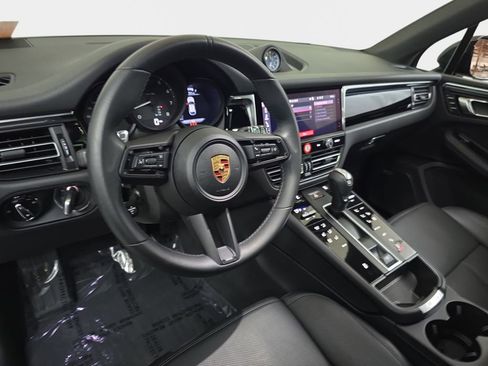 Used 2025 Porsche Macan AWD/4WD image 19