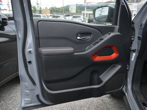 Used 2023 Nissan Frontier PRO-4X w/ Pro Convenience Package AWD/4WD image 11