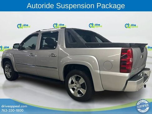 Used 2010 Chevrolet Avalanche LTZ image 7