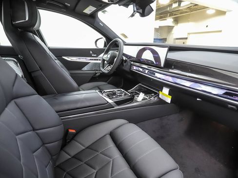 New 2026 BMW i7 xDrive60 w/ Premium Package AWD/4WD image 31