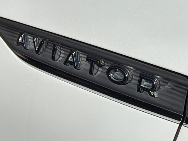 Used 2023 Lincoln Aviator Reserve w/ Equipment Group 201A RWD image 12