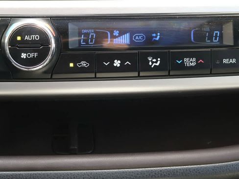 Used 2017 Toyota Highlander Limited AWD/4WD image 17