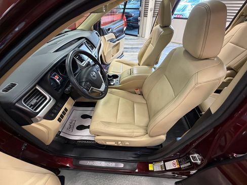 Used 2018 Toyota Highlander Limited AWD/4WD image 59
