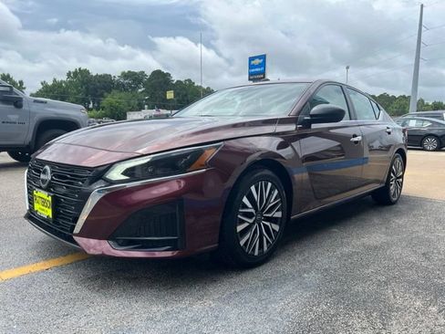 Used 2024 Nissan Altima 2.5 SV FWD image 5