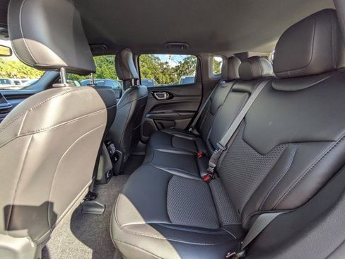 New 2026 Jeep Compass Latitude image 12