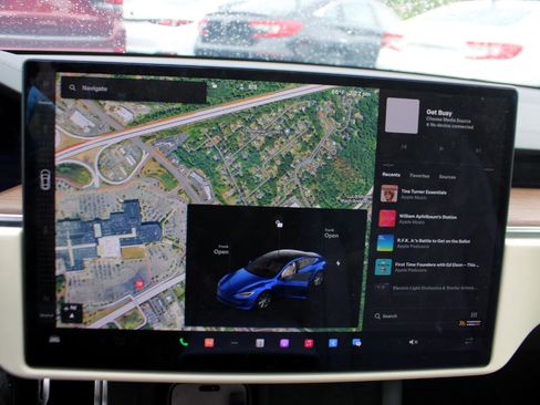 Used 2021 Tesla Model S Plaid image 18