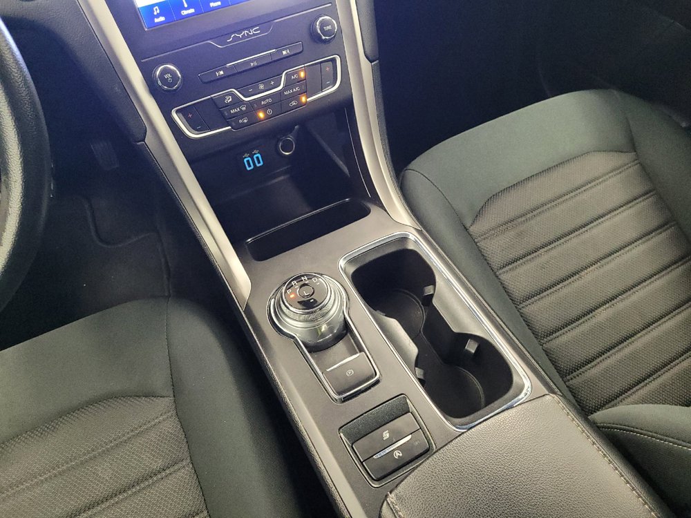 Used 2020 Ford Fusion SE FWD image 26