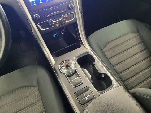 Used 2020 Ford Fusion SE FWD image 26