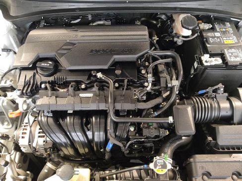 Used 2022 Hyundai Elantra SEL image 30