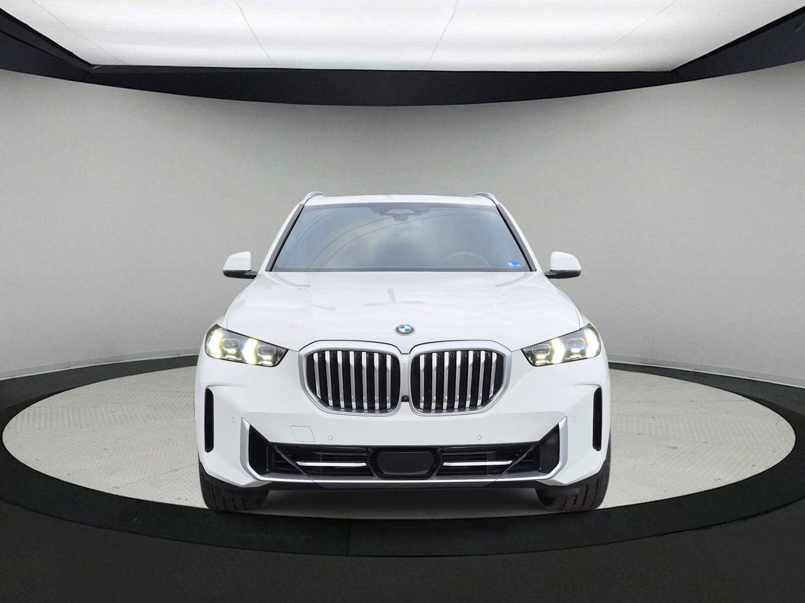 Used 2024 BMW X5 xDrive40i w/ Premium Package AWD/4WD image 3