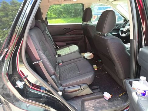 Used 2025 Nissan Pathfinder S FWD image 27