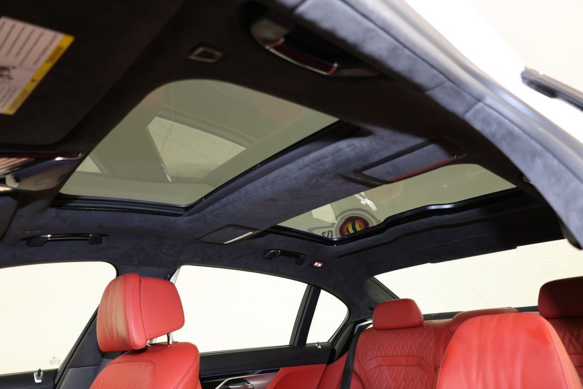 Used 2022 BMW ALPINA B7 xDrive AWD/4WD image 13