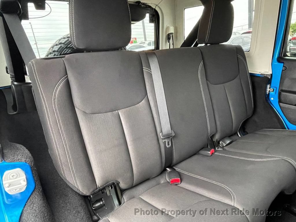 Used 2015 Jeep Wrangler Unlimited Rubicon w/ Connectivity Group AWD/4WD image 14