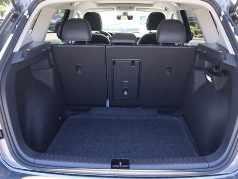 Certified 2025 Volkswagen Taos SE image 16