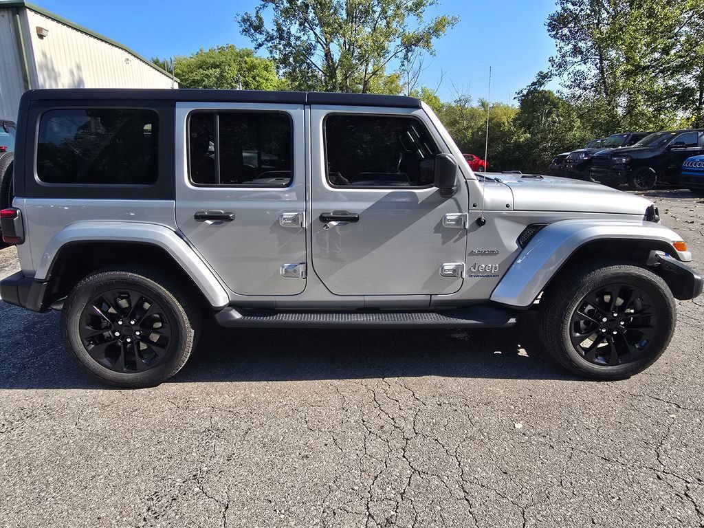 Used 2023 Jeep Wrangler Unlimited Sahara w/ Cold Weather Group AWD/4WD image 11