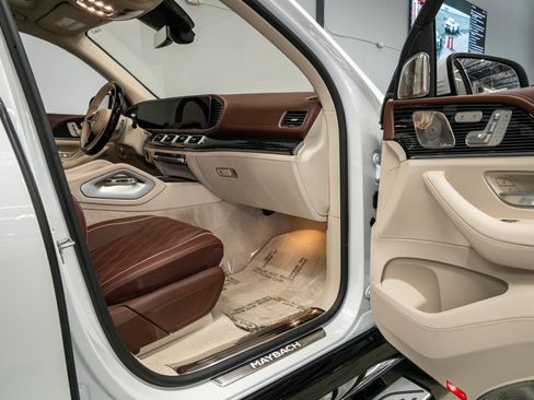 Used 2026 Mercedes-Benz Maybach GLS 600 4MATIC image 32