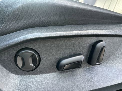 Used 2022 Volkswagen Tiguan SE w/ Panoramic Sunroof Package image 4