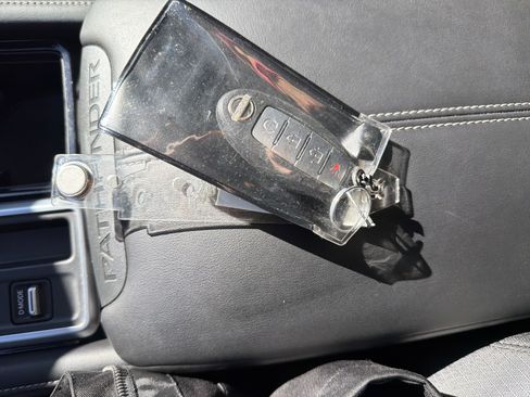 Used 2022 Nissan Pathfinder SV image 35